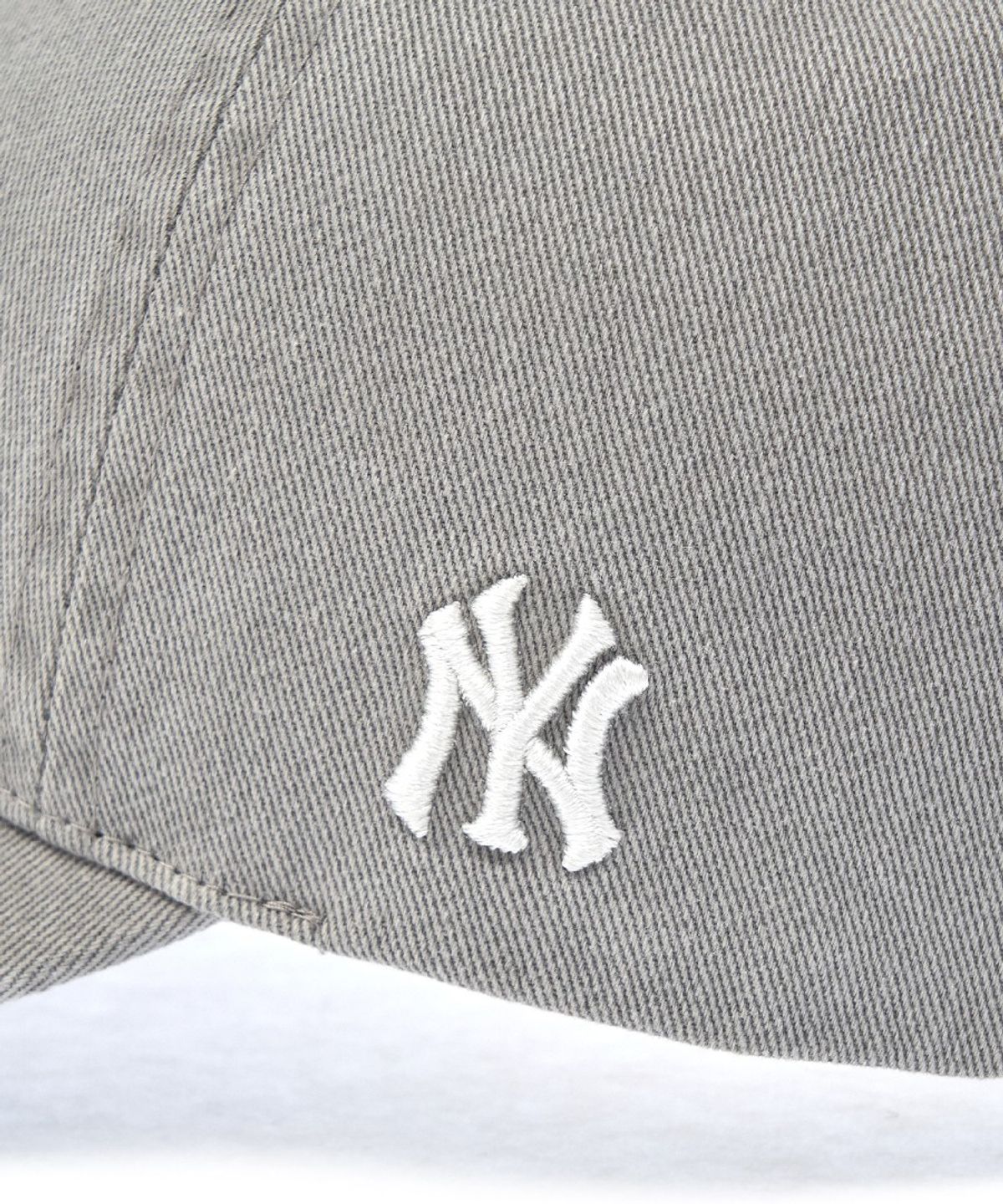 엠엘비(MLB) 빈티지 데미지 커브 로고 언스트럭쳐 볼캡 NY (Grey)