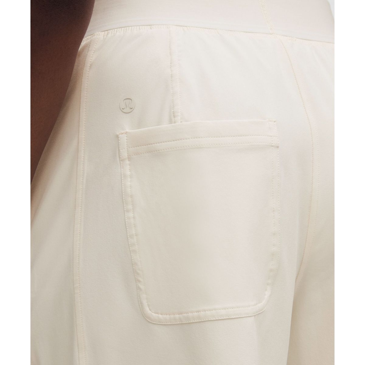 룰루레몬(LULULEMON) 스위프트 릴랙스드 쇼츠 9inch *로고 웨이스트밴드  LTIV
