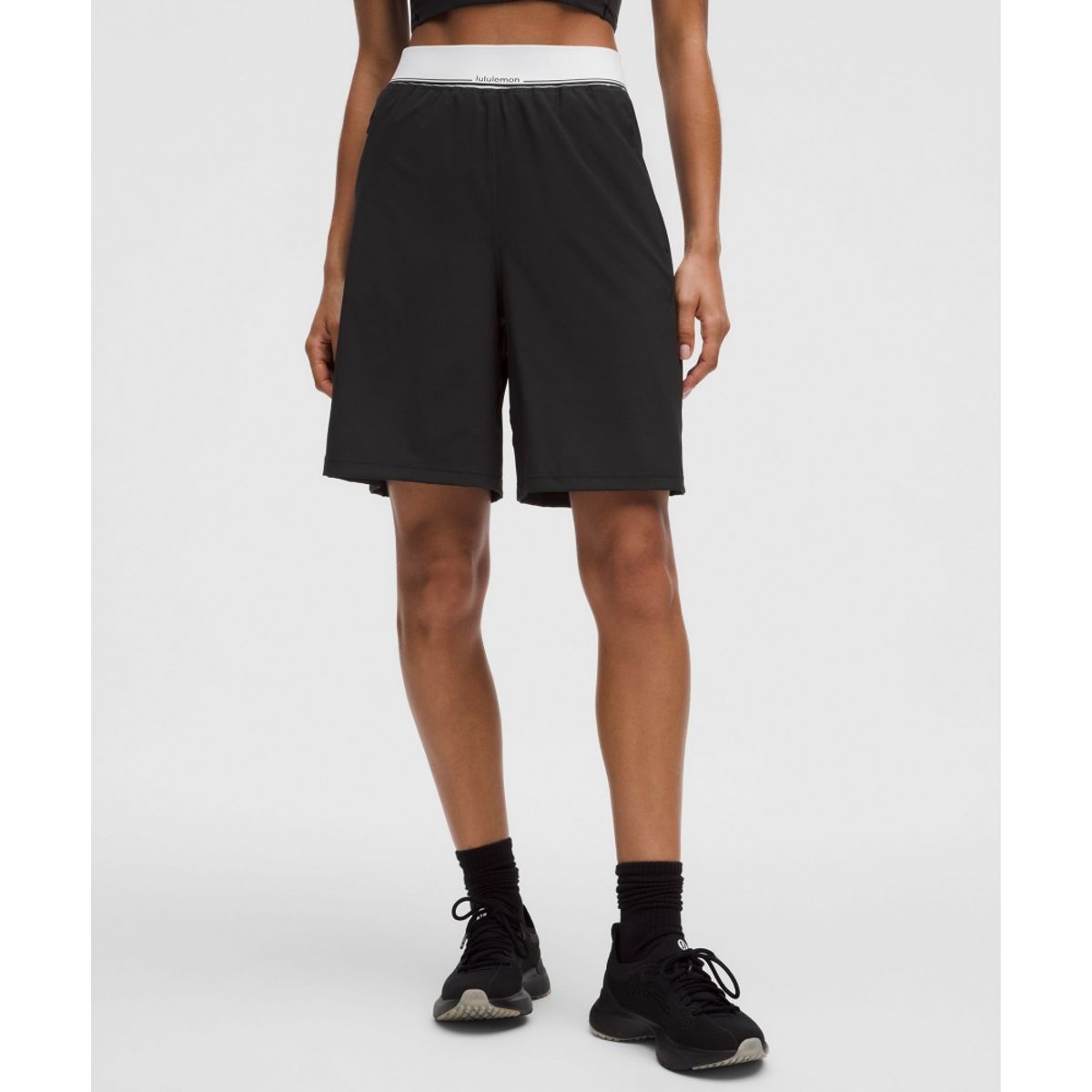 룰루레몬(LULULEMON) 스위프트 릴랙스드 쇼츠 9inch *로고 웨이스트밴드  BLK WHT