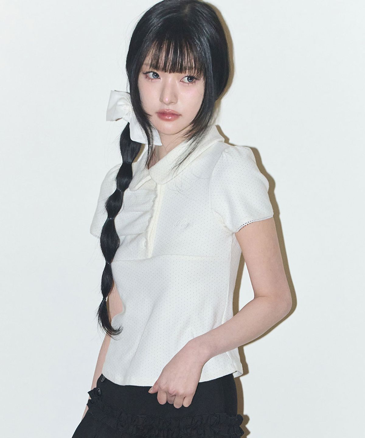 일리고(ILLIGO) 도트 핀턱 카라 티 아이보리