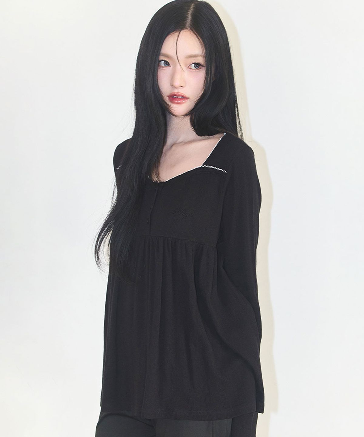 일리고(ILLIGO) 플레어 셔링 롱슬리브 블랙