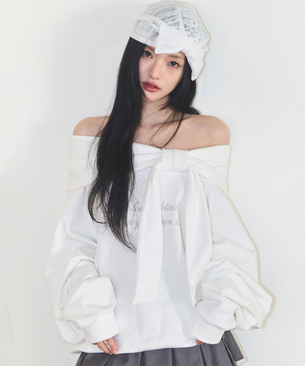 일리고(ILLIGO) 퓨어 보우 오프숄더 맨투맨 화이트