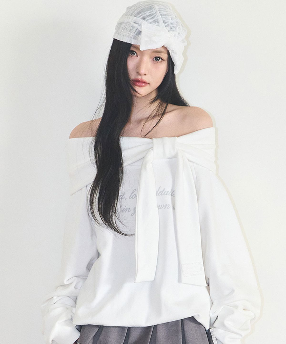 일리고(ILLIGO) 퓨어 보우 오프숄더 맨투맨 화이트