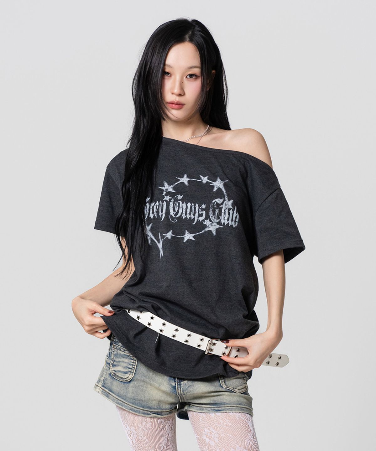 그레이가이즈클럽(GREYGUYSCLUB) 스타 체인 원 숄더 티셔츠 챠콜