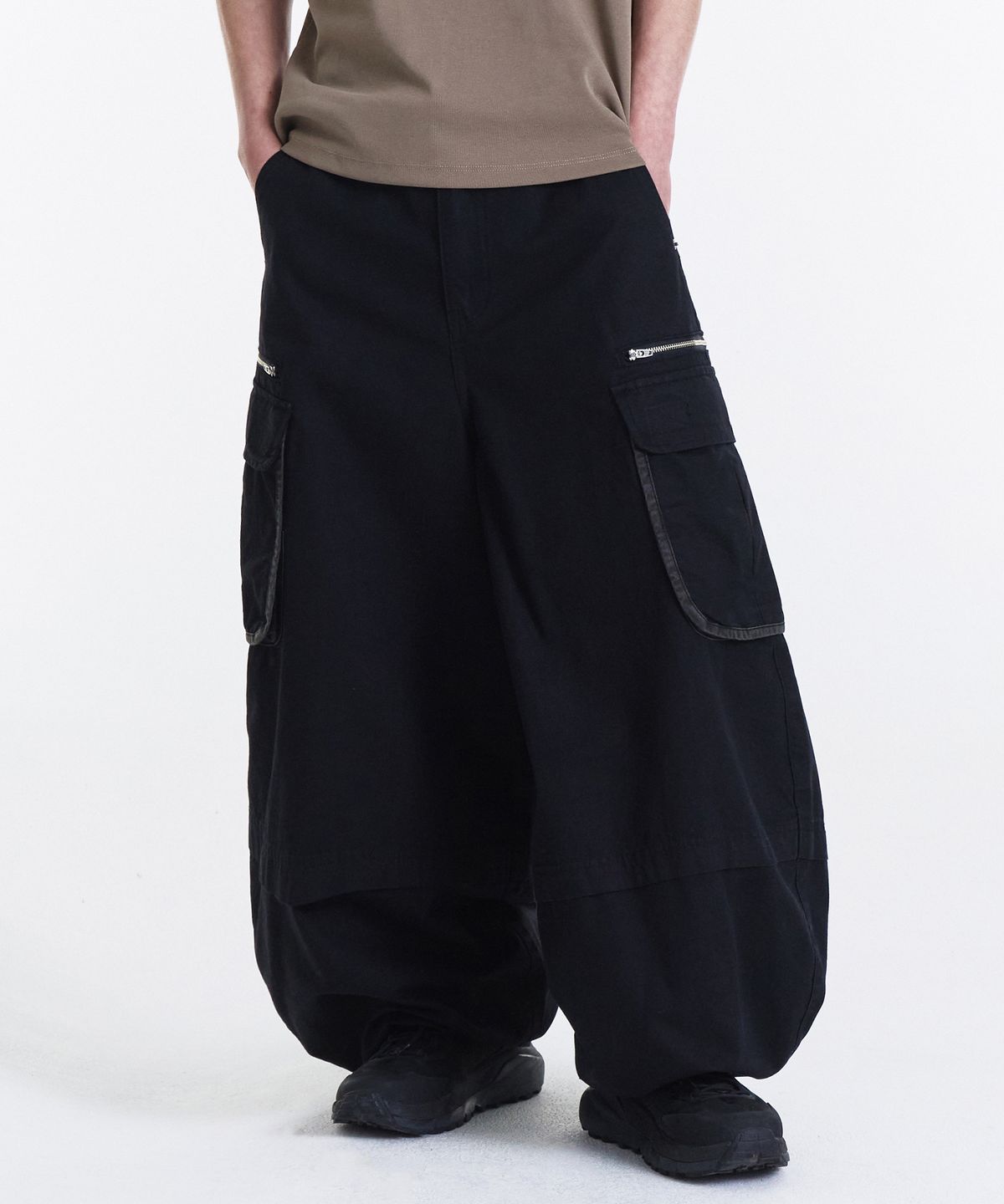 기철(KICHUL) Vintage Zip Cargo Balloon Pants (Washed Black)
