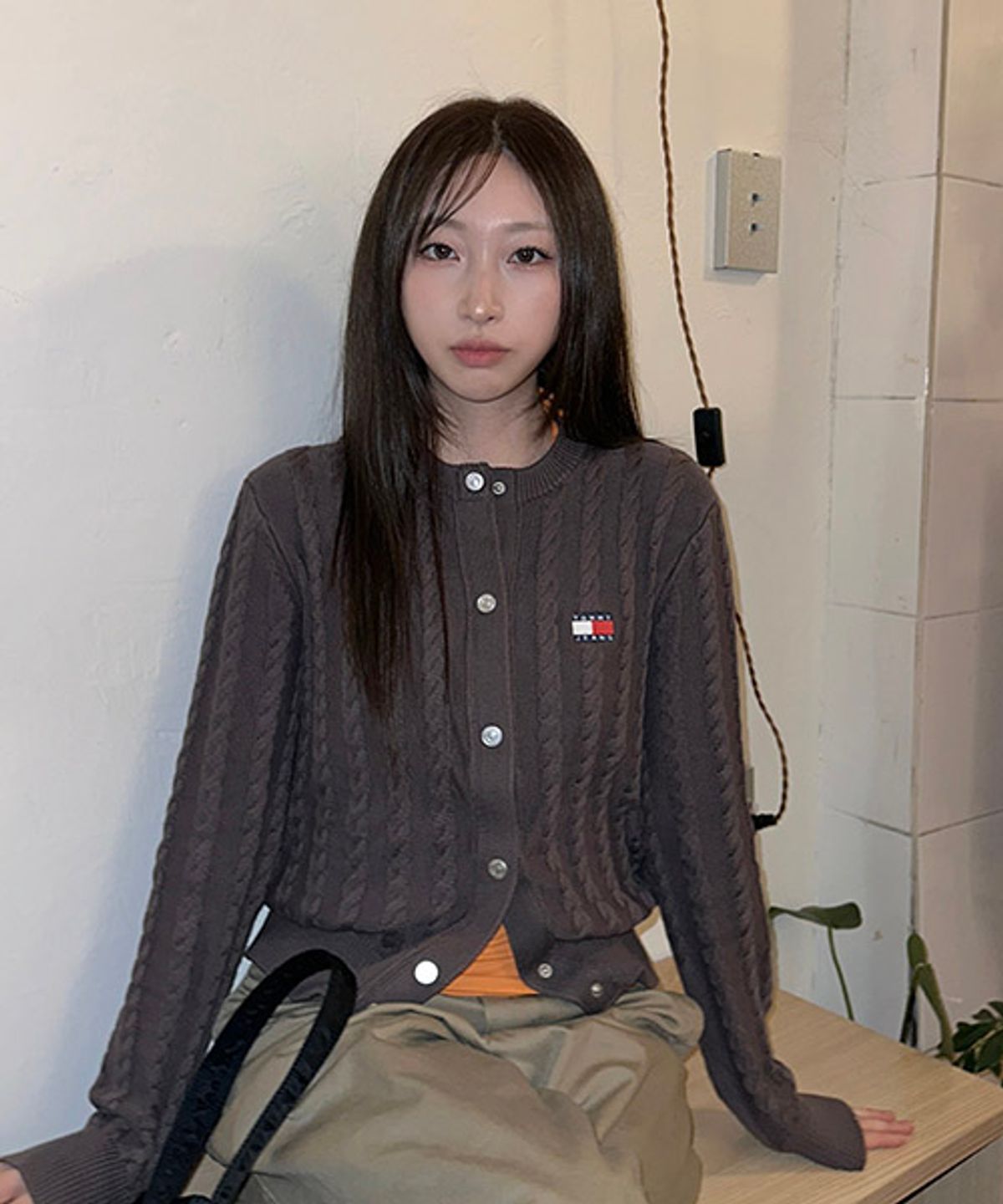 타미진스(TOMMY JEANS) 에센셜 케이블 가디건 (T32G0KCD10TWT2GW1)
