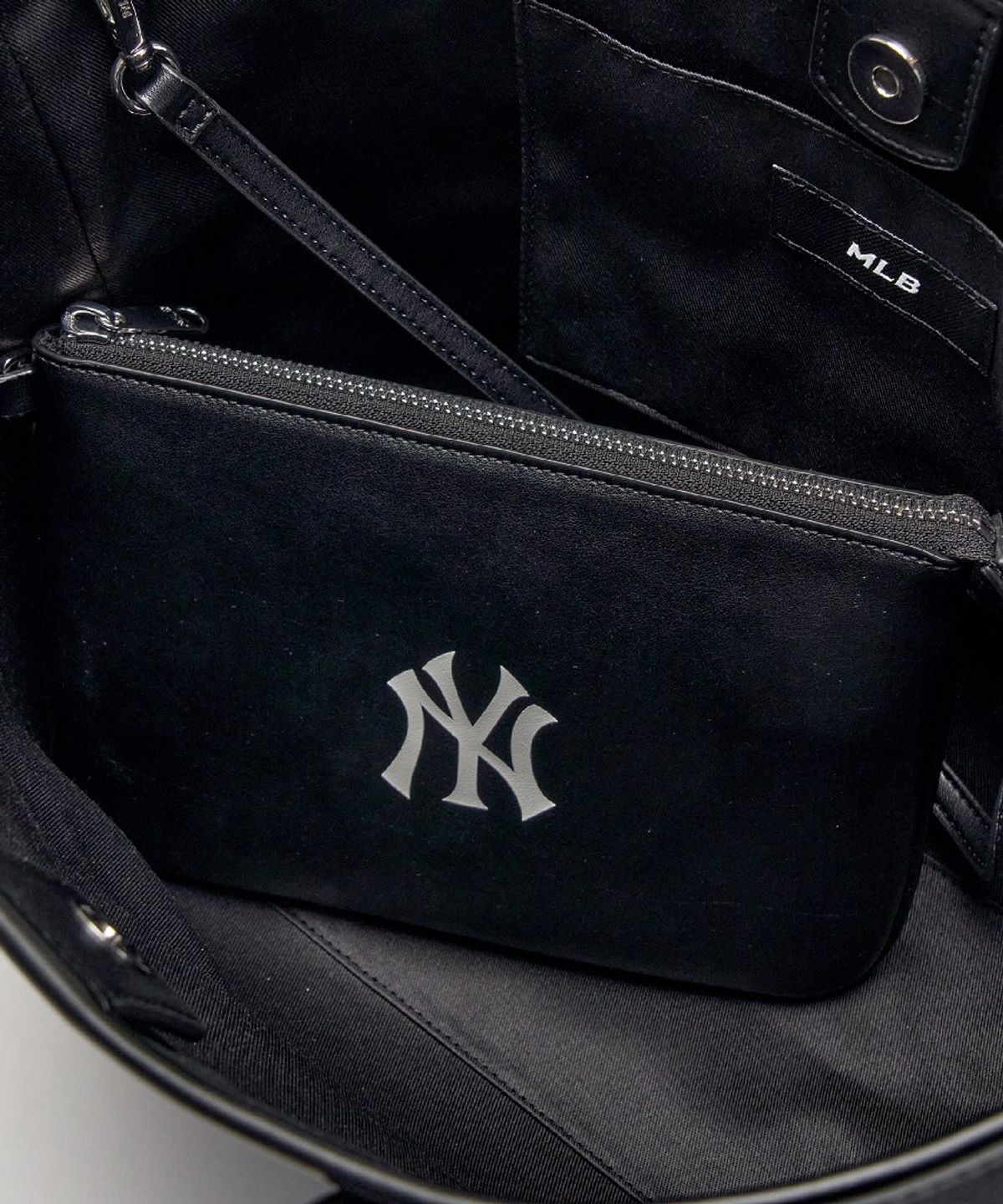 엠엘비(MLB) 다이아 모노그램 자카드 토트백 NY (Black)