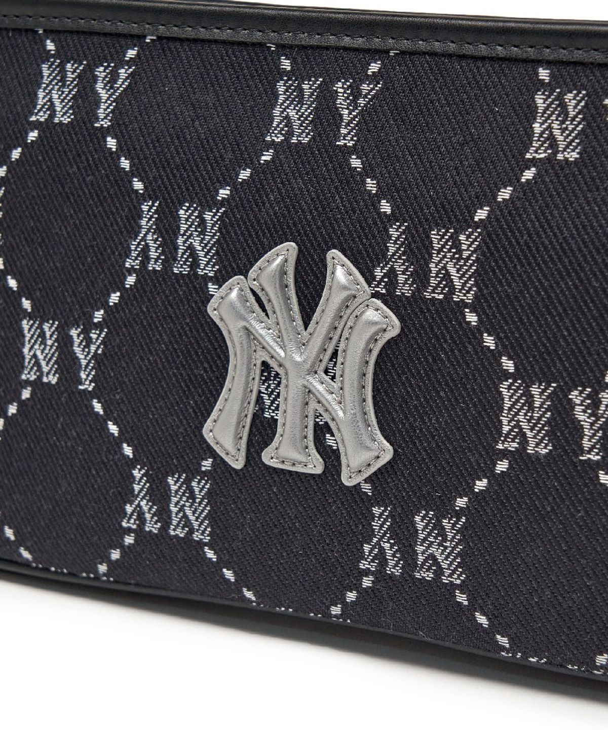 엠엘비(MLB) 다이아 모노그램 자카드 미니 호보백 NY (Black)