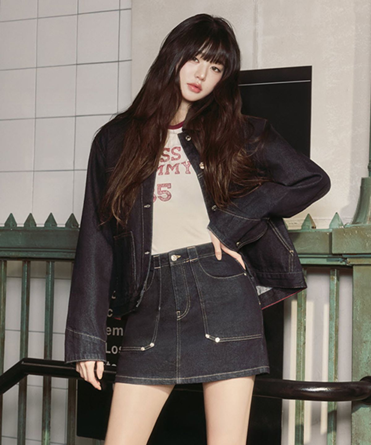 타미진스(TOMMY JEANS) 로고 슬림핏 티셔츠 (T32G0TTO33TWT1YBH)