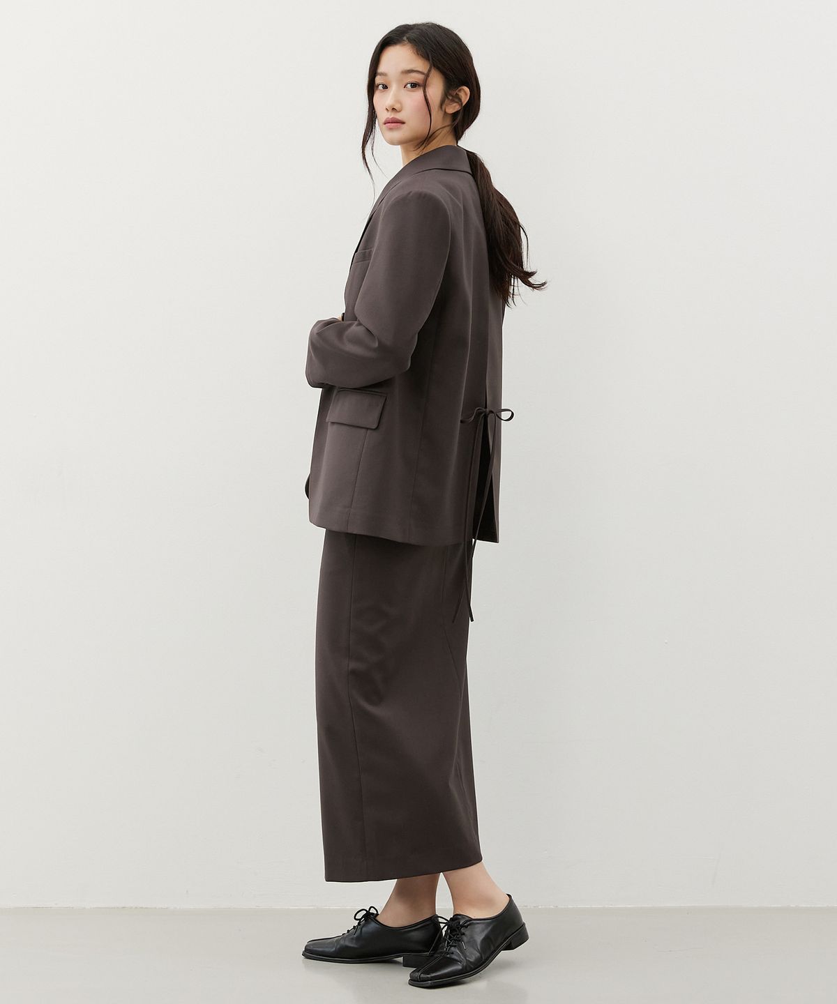 시티브리즈(CITYBREEZE) 스트랩 테일러드 롱 스커트_DARK BROWN