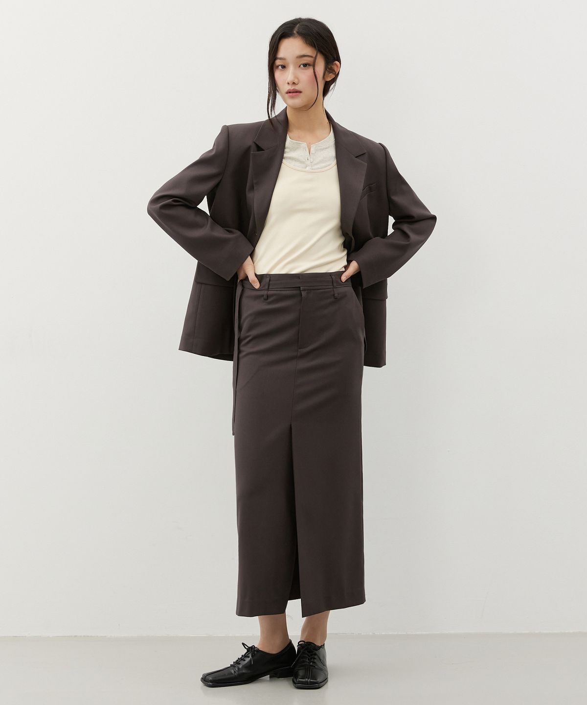 시티브리즈(CITYBREEZE) 백 스트랩 테일러드 자켓_3COLORS