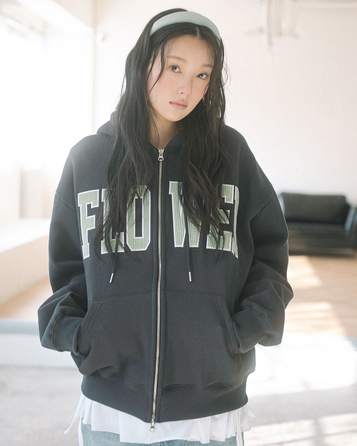 해비즘(HAVISM) CORDUROY FLOWER ZIP UP HOOD(CHARCOAL)