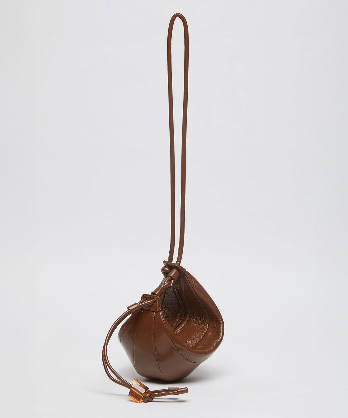 아카이브앱크(ARCHIVEPKE) Small fling bag(Glossy milk brown)_OVBAX26001GMB