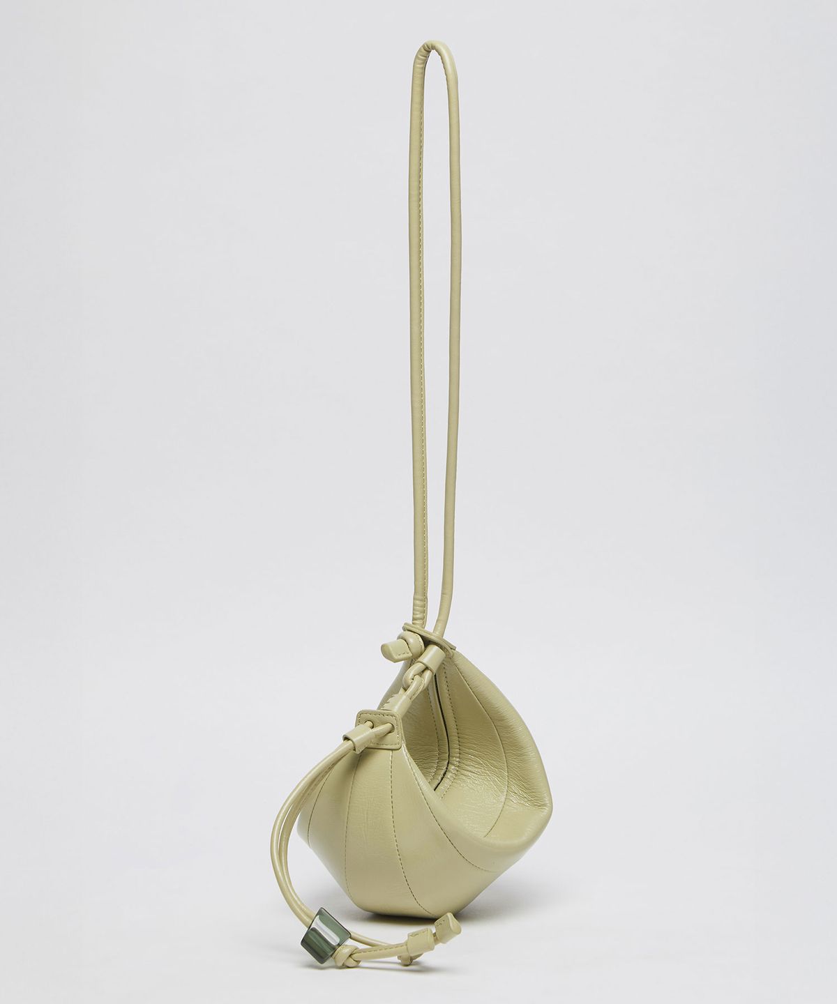 아카이브앱크(ARCHIVEPKE) Small fling bag(Glossy olive beige)_OVBAX26001GOB