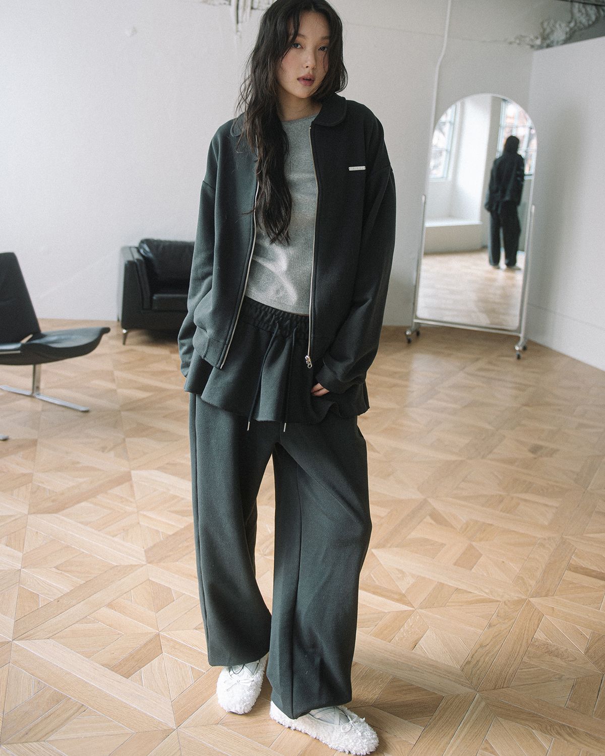 해비즘(HAVISM) OVERSIZE SKIRT SWEATPANTS(CHARCOAL)