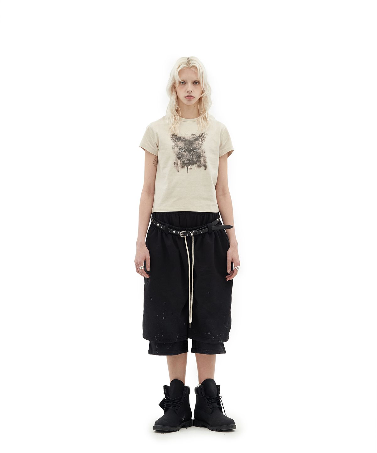 데프가먼츠(DEFGARMENTS) CAT AVA T-SHIRTS [LIGHT BEIGE]