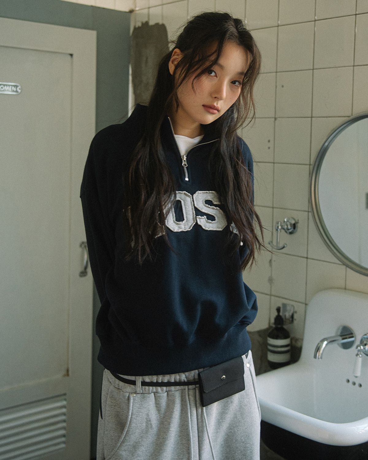해비즘(HAVISM) ROSE APLIQUE QUARTER ZIP SWEATSHIRT(NAVY)