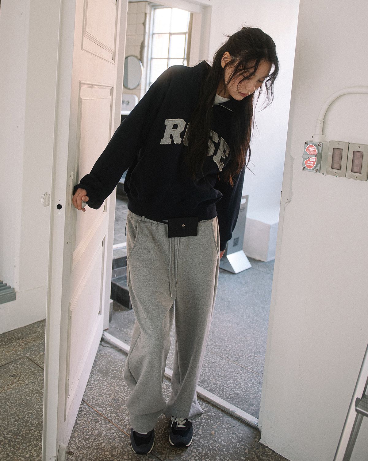 해비즘(HAVISM) ROSE APLIQUE QUARTER ZIP SWEATSHIRT(NAVY)