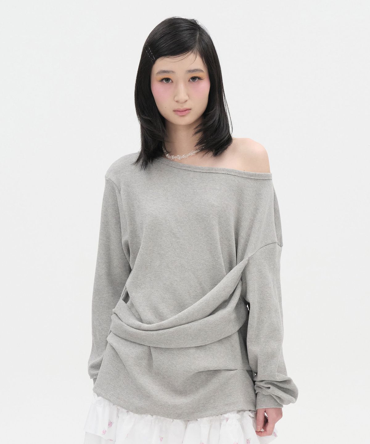 타입서비스(TYPESERVICE) Textured Ruched Off Shoulder Top [Gray]