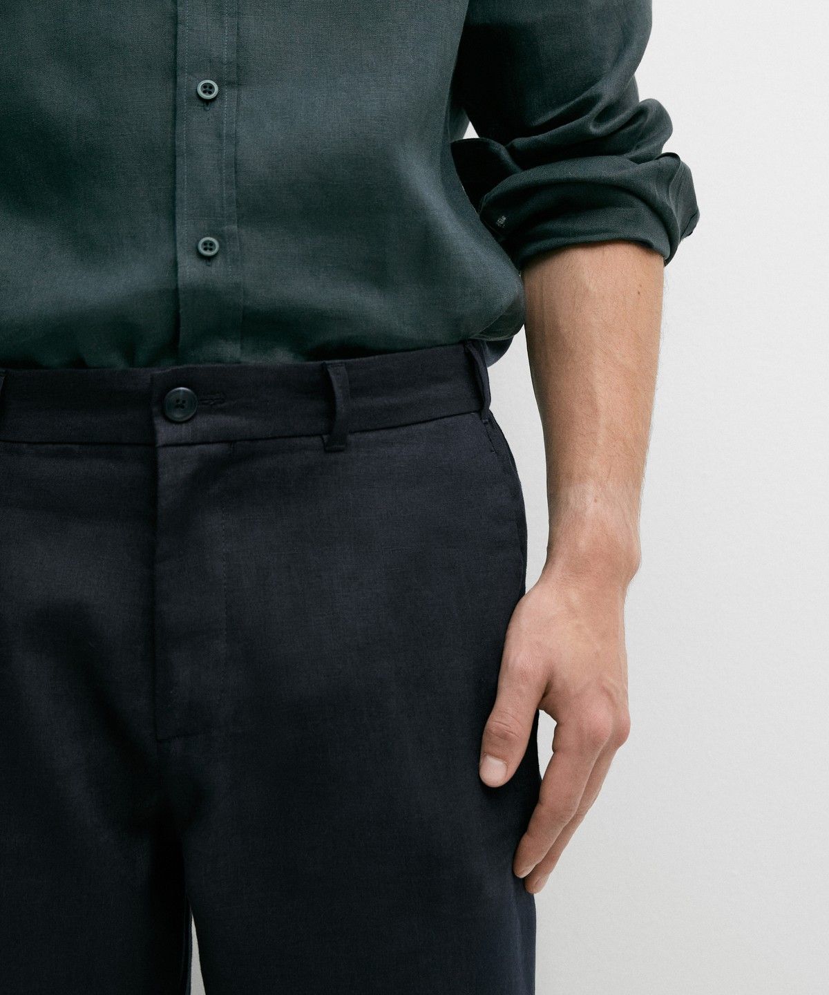 마시모두띠(MASSIMO DUTTI) 테이퍼드 핏 린넨 팬츠