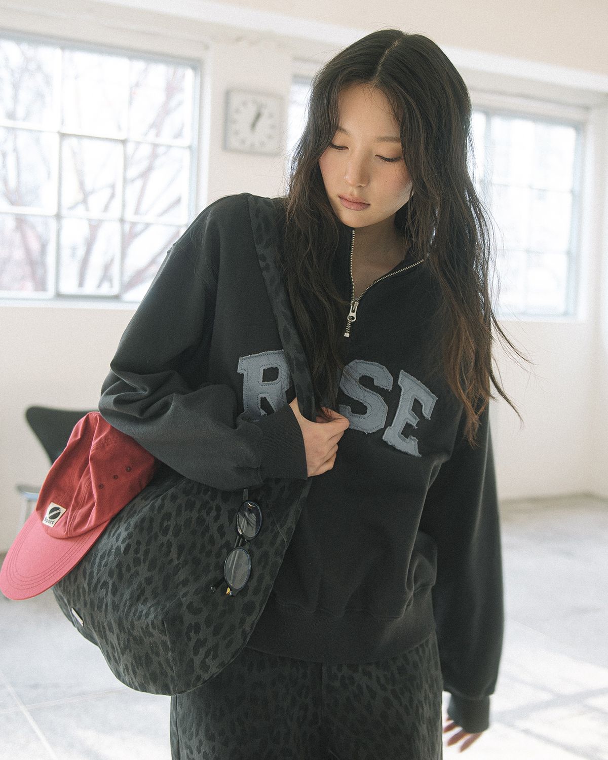 해비즘(HAVISM) LEOPARD SHOULDER BAG(CHARCOAL)