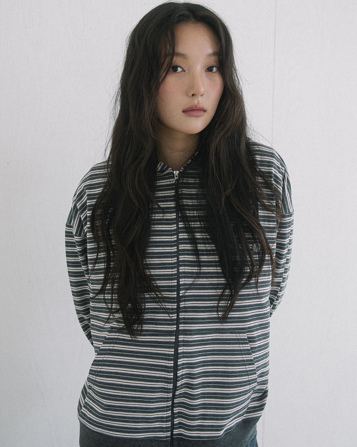 해비즘(HAVISM) WP STRIPE THIN ZIP UP HOOD(CHARCOAL)