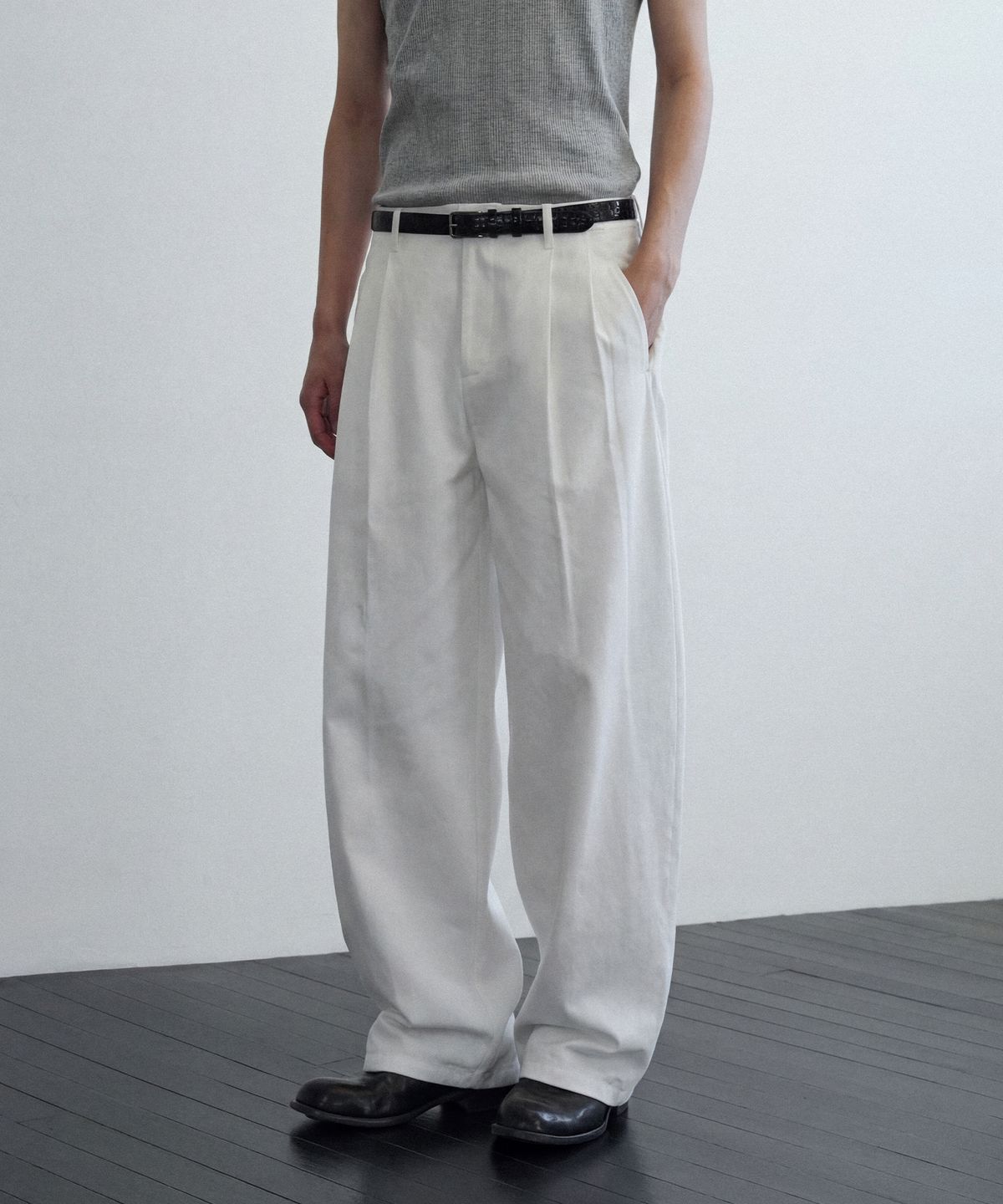 블레이어(BLAYER) 던스 커브드 벌룬 치노 팬츠 [WHITE]