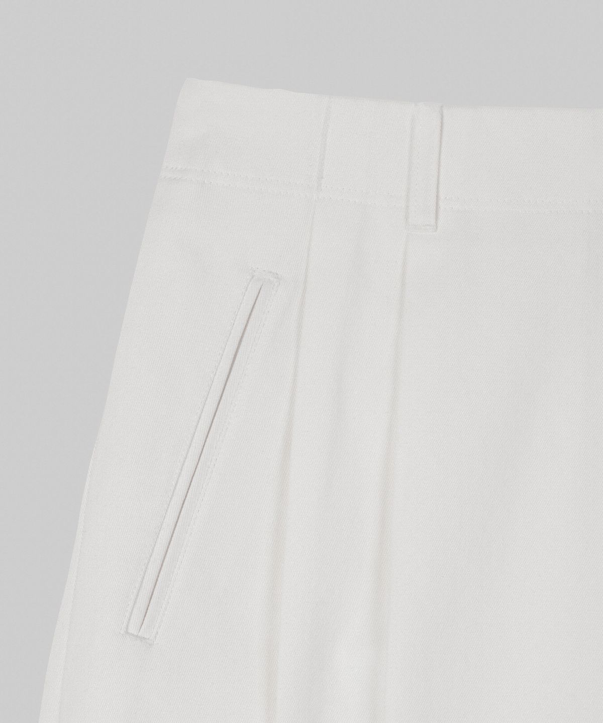 블레이어(BLAYER) 던스 커브드 벌룬 치노 팬츠 [WHITE]