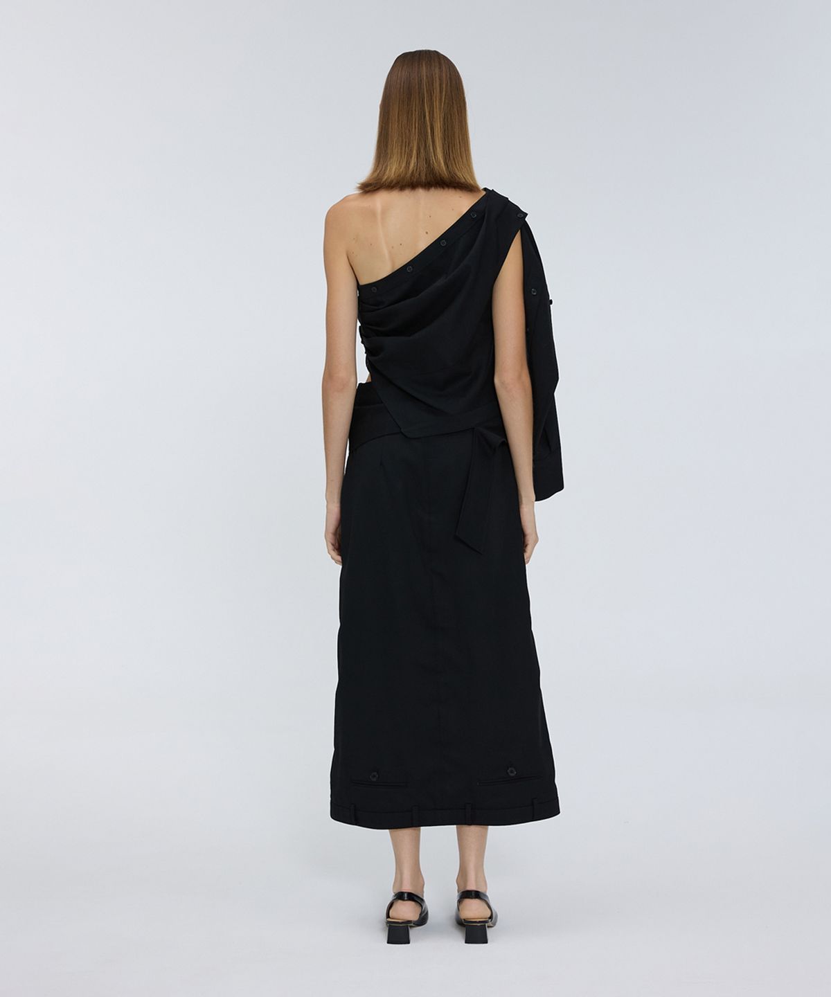 므아므(MMAM) Asymmetric off-shoulder top