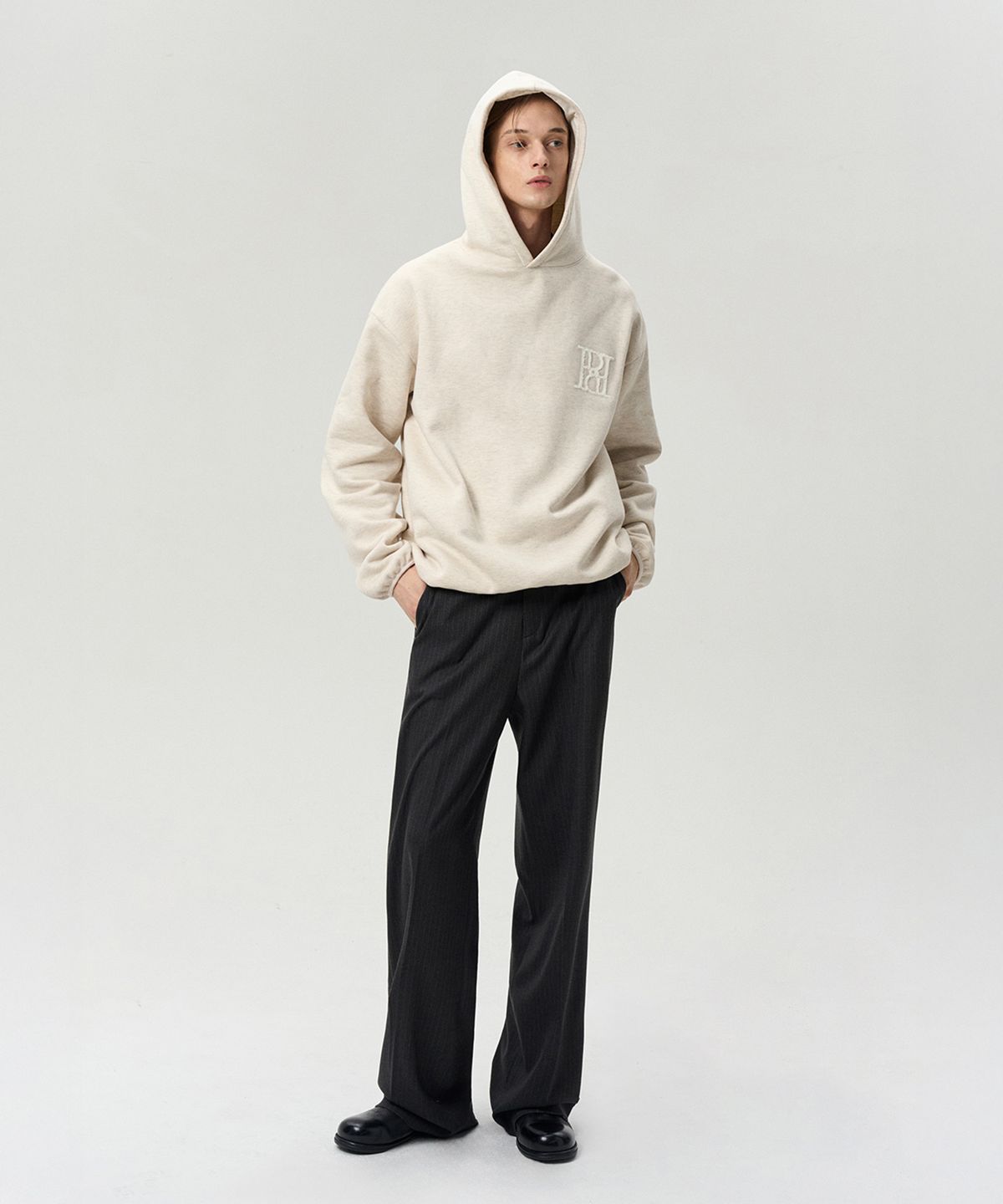 리이 맨(RERHEE MEN) LOGO EMBROIDERED HOODIE OATMEAL