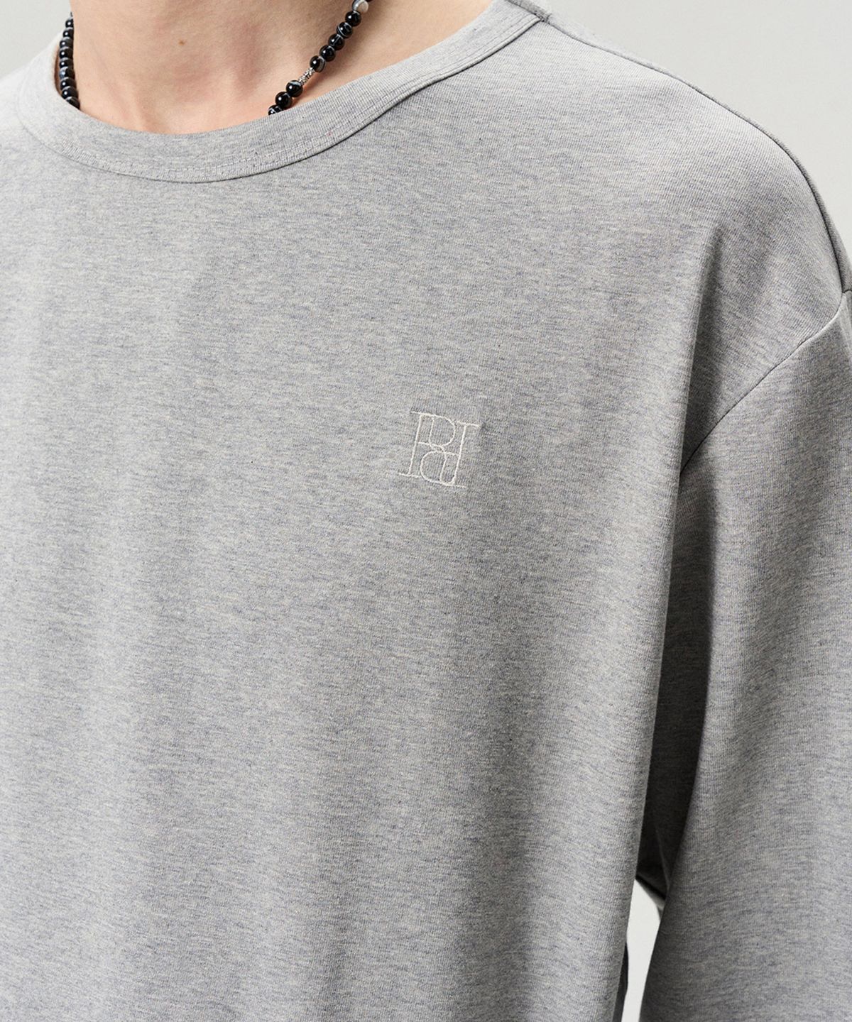 리이 맨(RERHEE MEN) LOGO EMBROIDERED JERSEY TOP GRAY