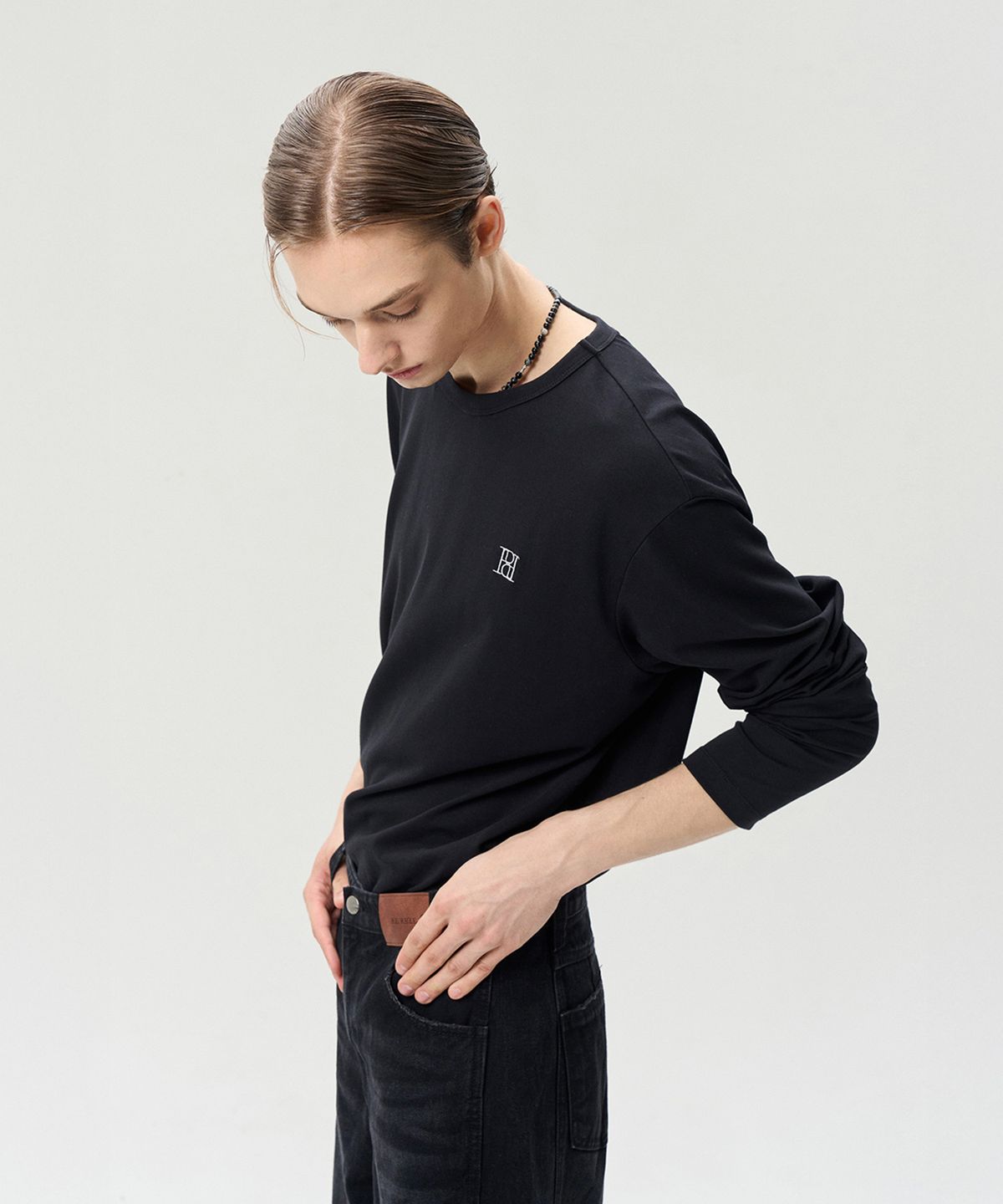 리이 맨(RERHEE MEN) LOGO EMBROIDERED JERSEY TOP BLACK