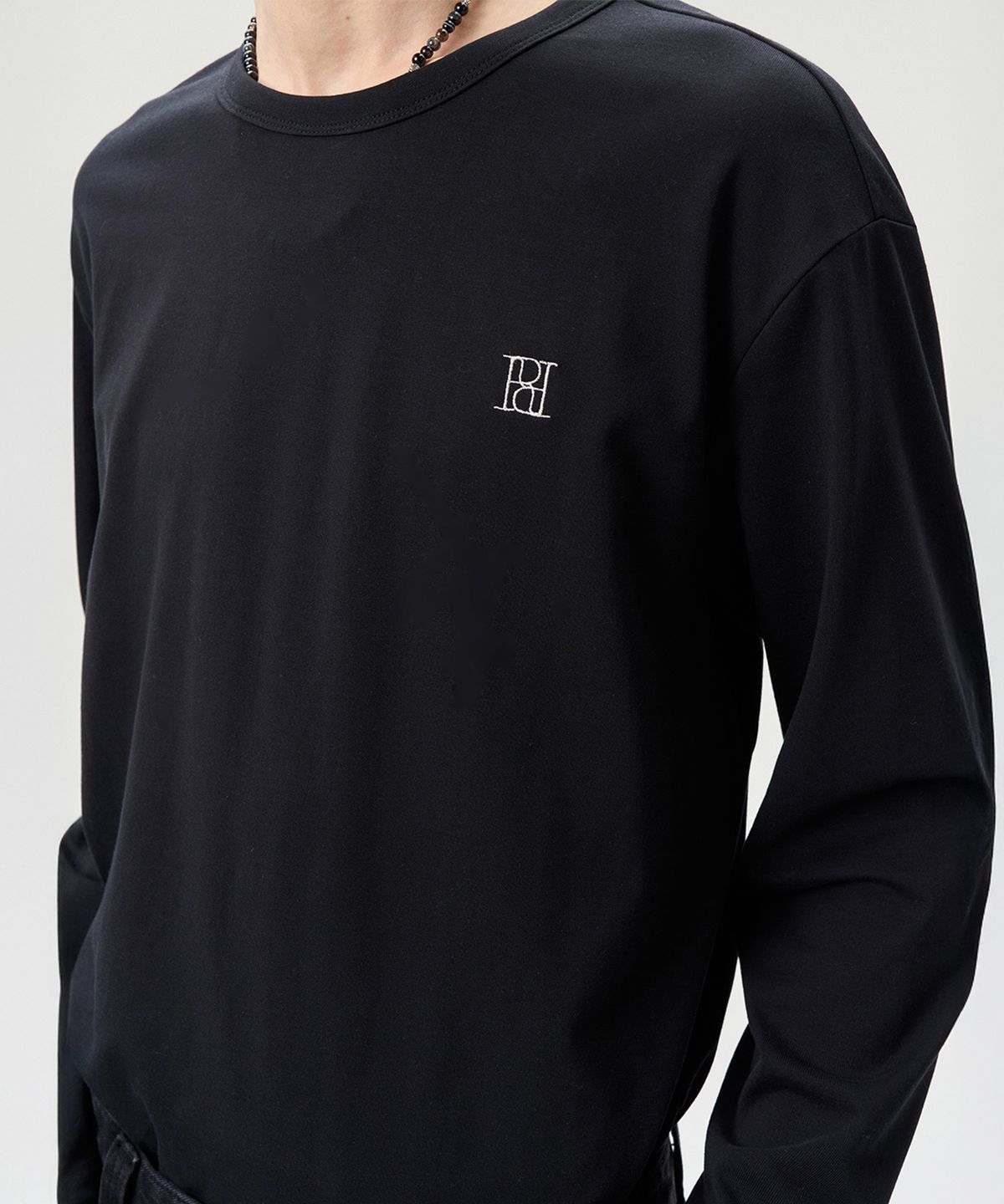 리이 맨(RERHEE MEN) LOGO EMBROIDERED JERSEY TOP BLACK