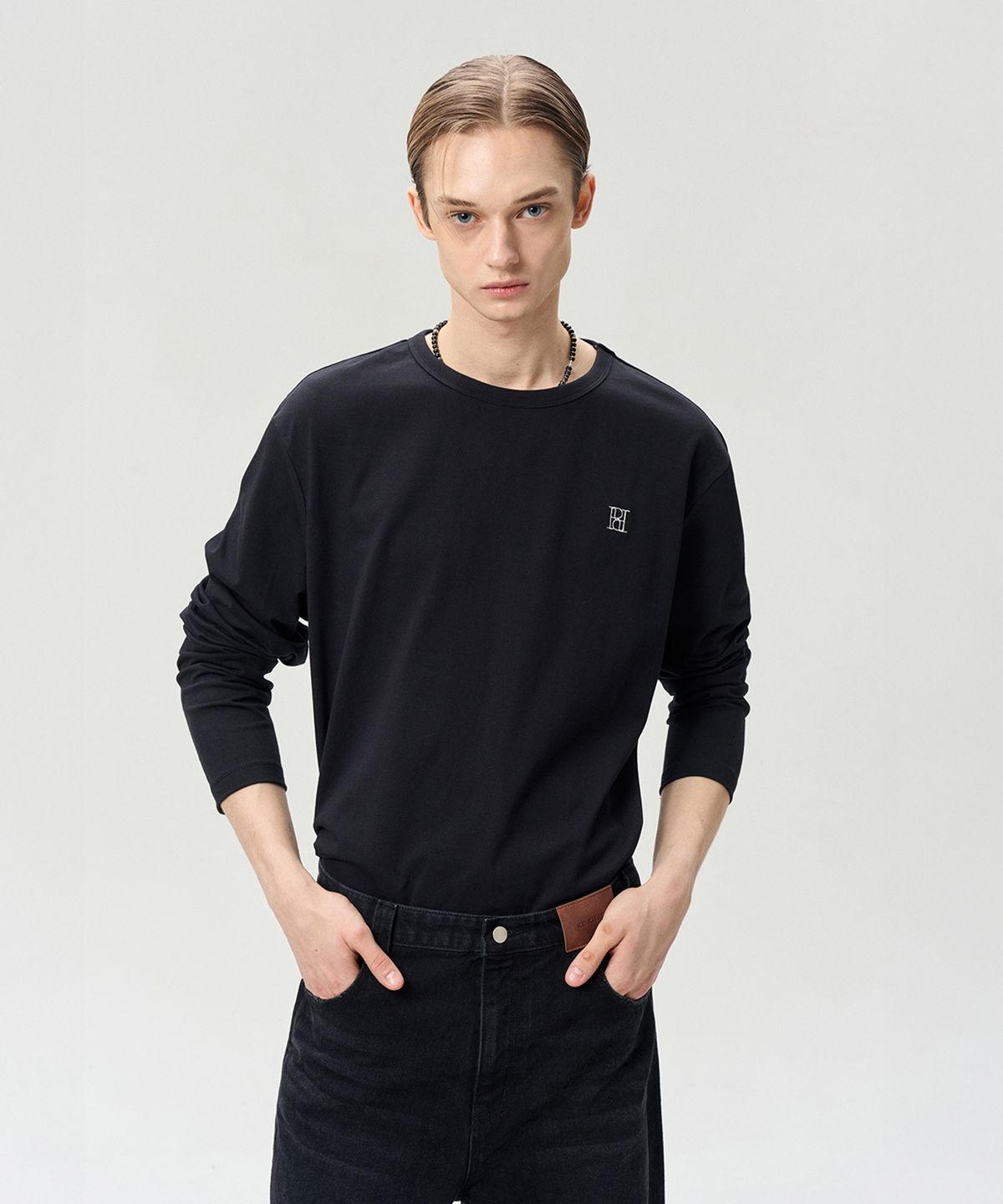 리이 맨(RERHEE MEN) LOGO EMBROIDERED JERSEY TOP BLACK