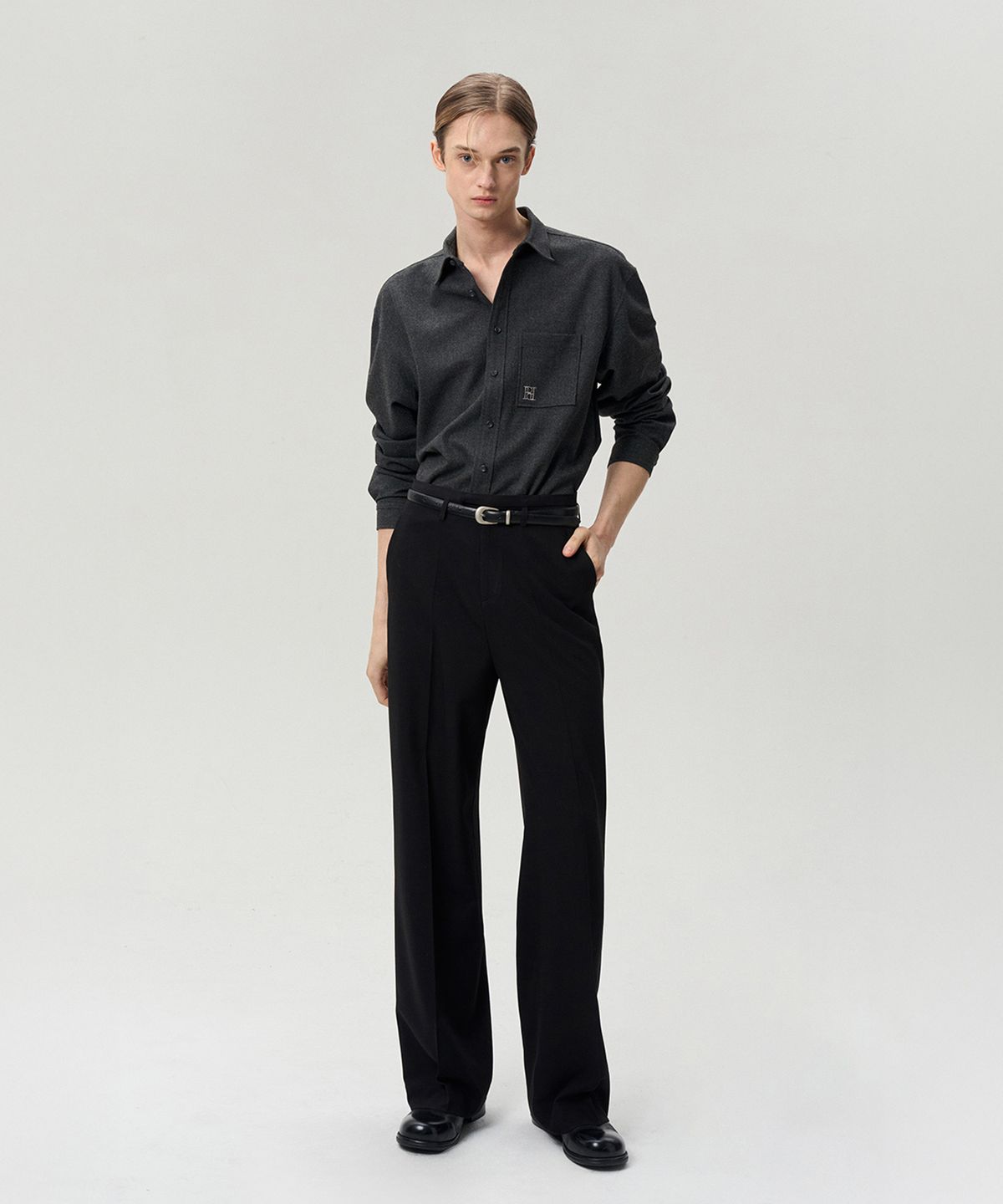 리이 맨(RERHEE MEN) LOGO EMBROIDERED WOOL SHIRT CHARCOAL