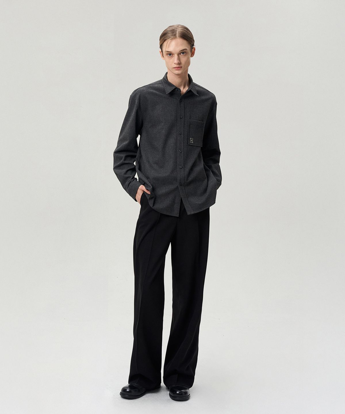 리이 맨(RERHEE MEN) LOGO EMBROIDERED WOOL SHIRT CHARCOAL