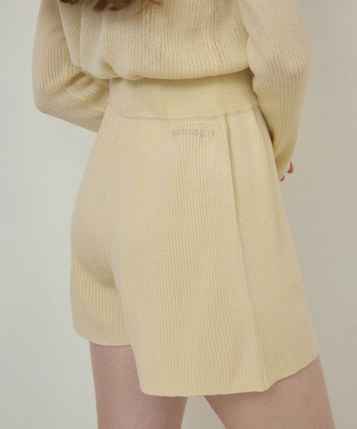 아우어노스텔지아(OURNOSTALGIA) Lush basic knit setup shorts_Butter yellow(OC25-KN10)