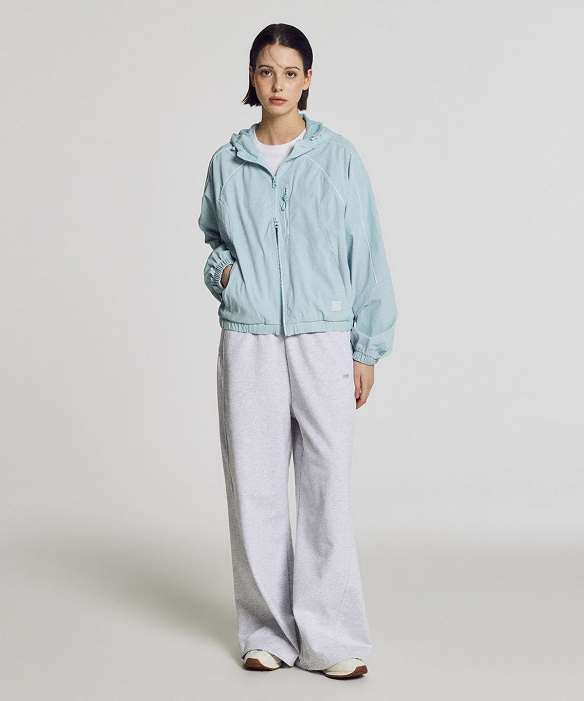 뉴발란스(NEW BALANCE) NBNAG2W312 / WOMEN 트랙 후드 우븐 자켓 (LIGHT BLUE)