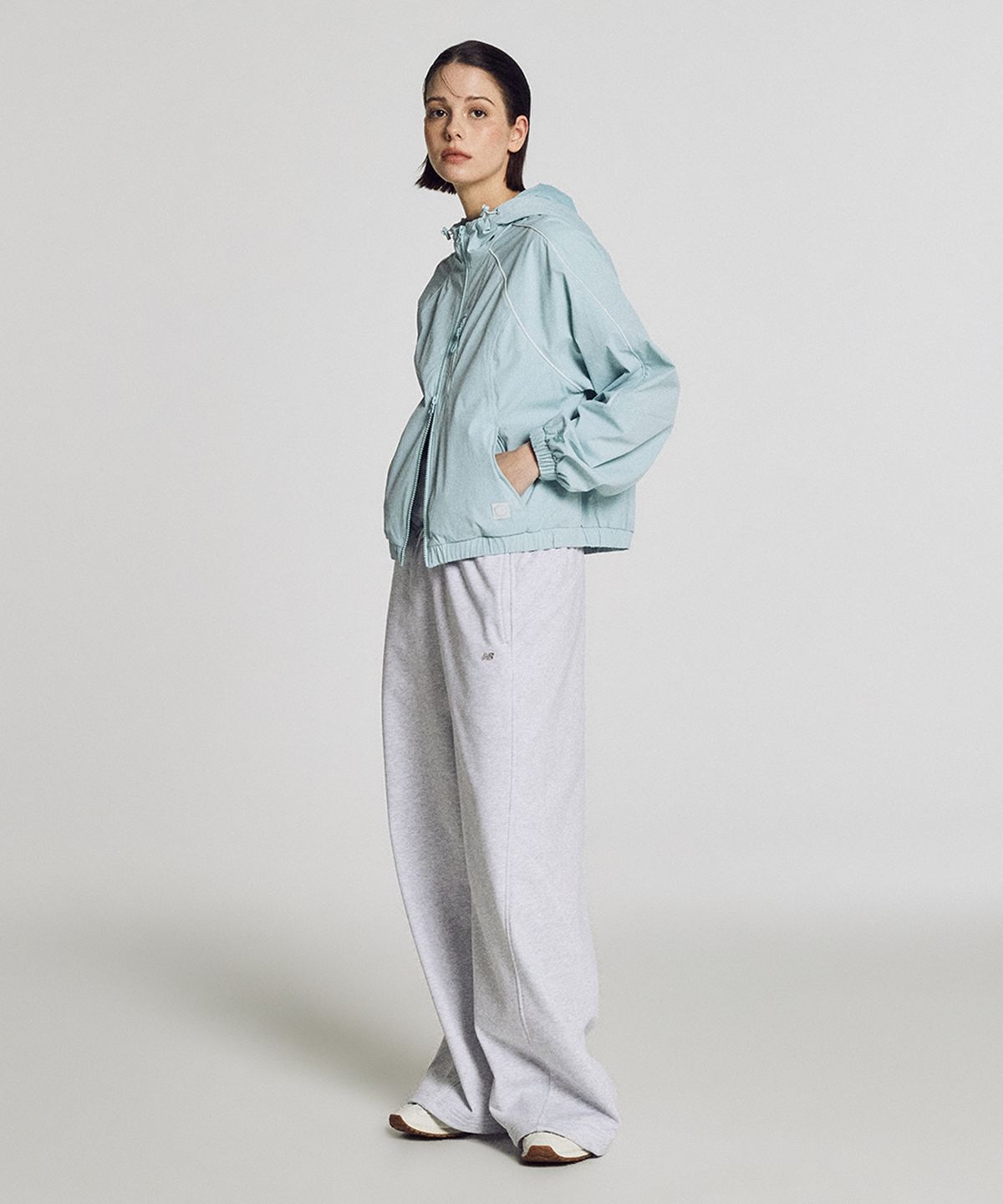뉴발란스(NEW BALANCE) NBNAG2W312 / WOMEN 트랙 후드 우븐 자켓 (LIGHT BLUE)