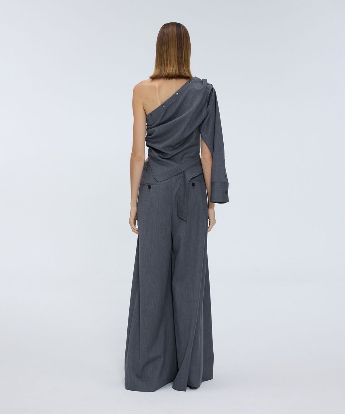 므아므(MMAM) Asymmetric off-shoulder top