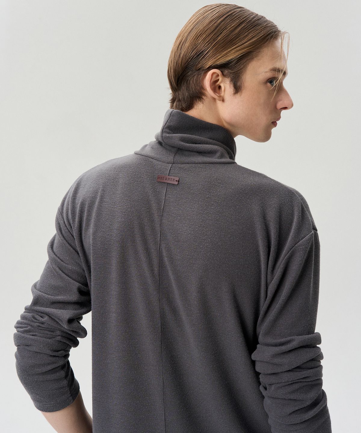 리이 맨(RERHEE MEN) TURTLENECK TOP ASH GRAY