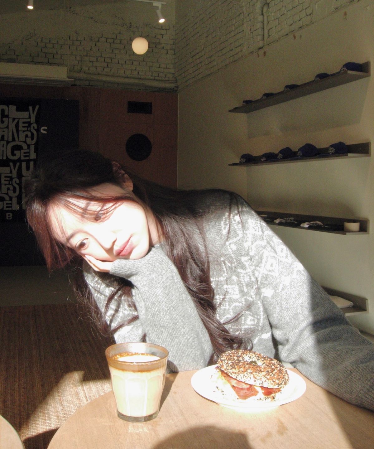 아위(AHWE) 울 자카드 라운드 니트_그레이