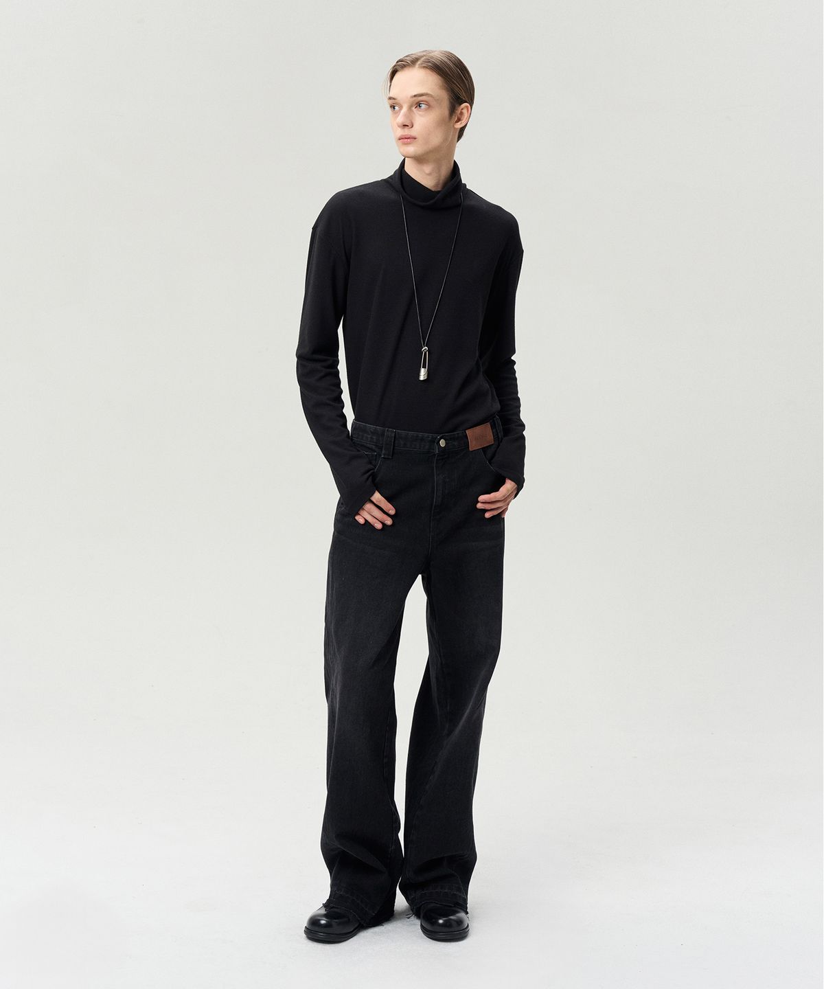 리이 맨(RERHEE MEN) TURTLENECK TOP BLACK