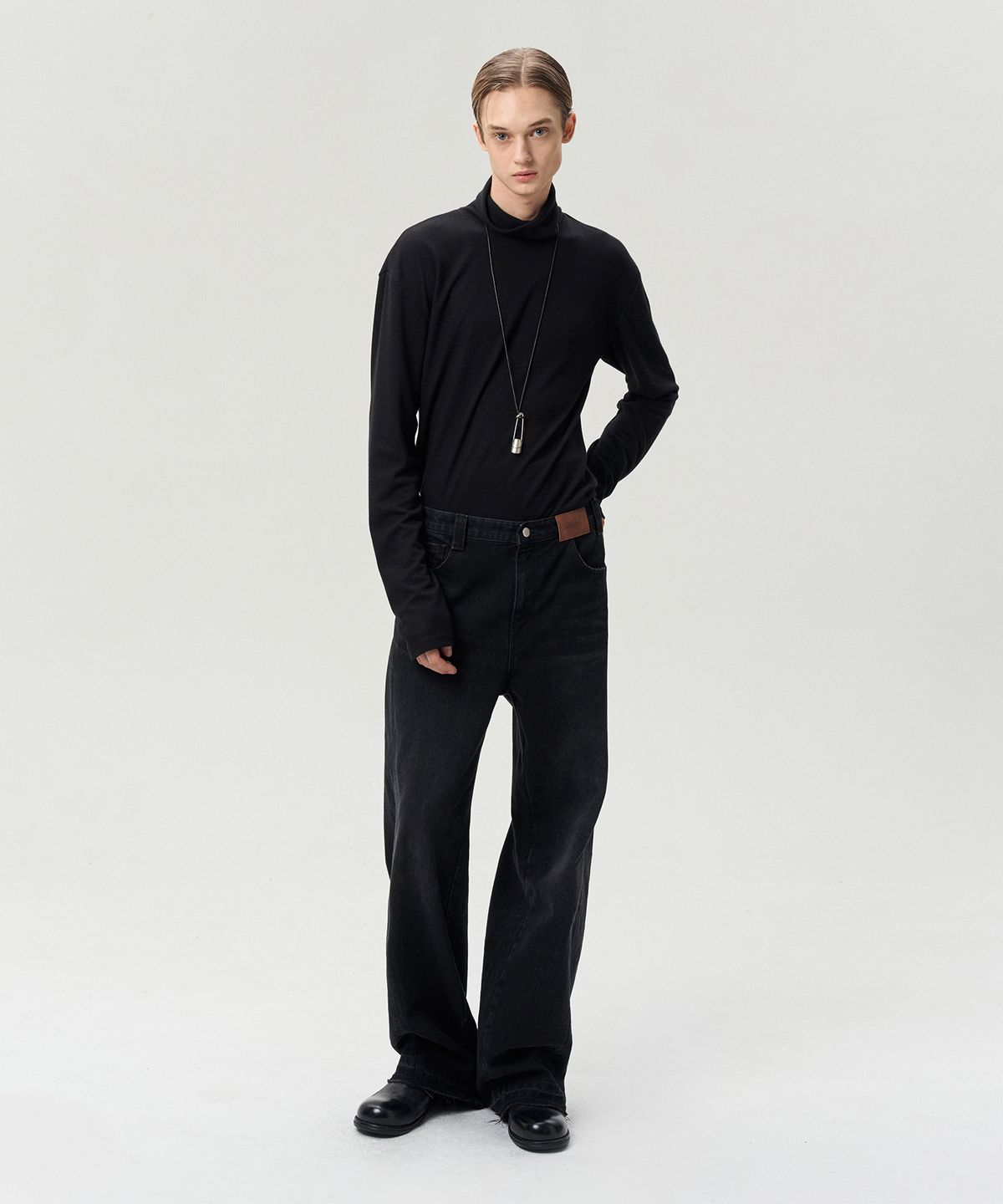 리이 맨(RERHEE MEN) TURTLENECK TOP BLACK