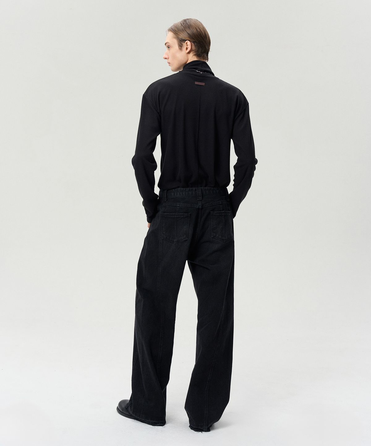 리이 맨(RERHEE MEN) TURTLENECK TOP BLACK