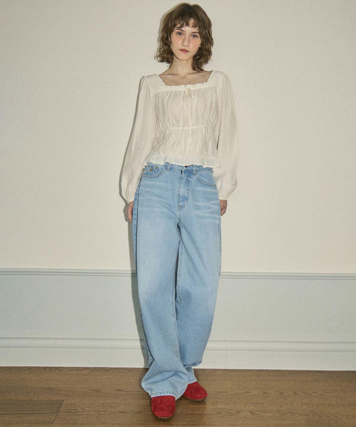 아우어노스텔지아(OURNOSTALGIA) Square neck shirring blouse_Cream(O25-BL01)