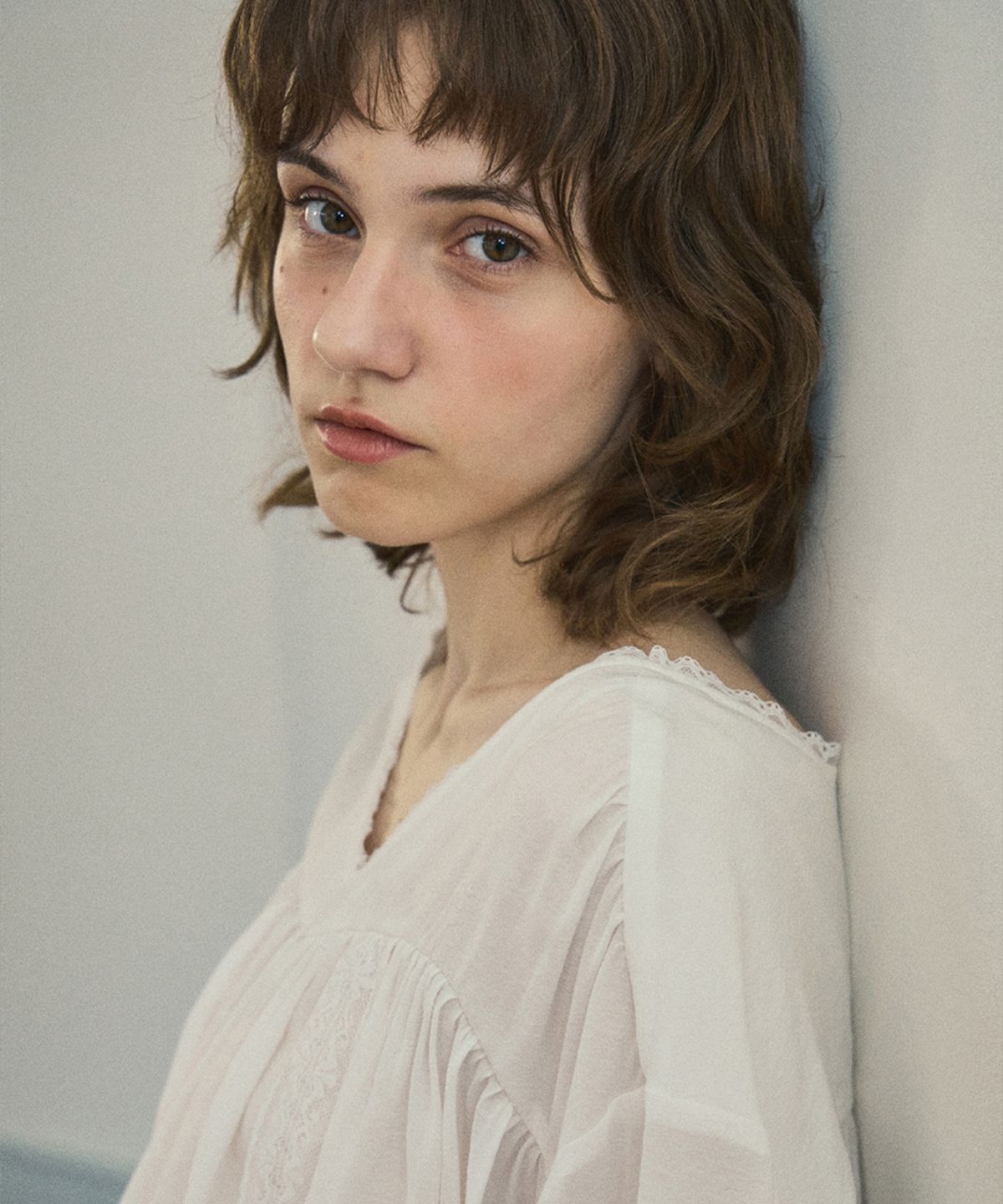 아우어노스텔지아(OURNOSTALGIA) Soft shirring lace blouse_Ivory(O25-TP02)