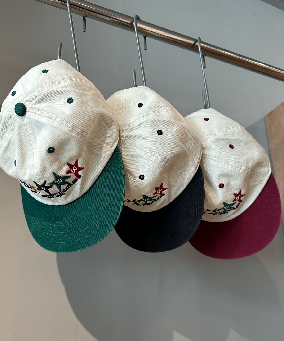 유니버스 가먼트(UNIVERSE GARMENT) 애슬래틱 투톤 워싱 캡_BURGUNDY