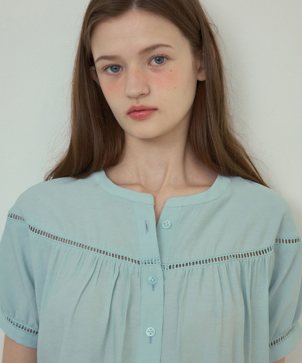 아우어노스텔지아(OURNOSTALGIA) boho lace mini blouse_ASH BLUE(O25-BL03)