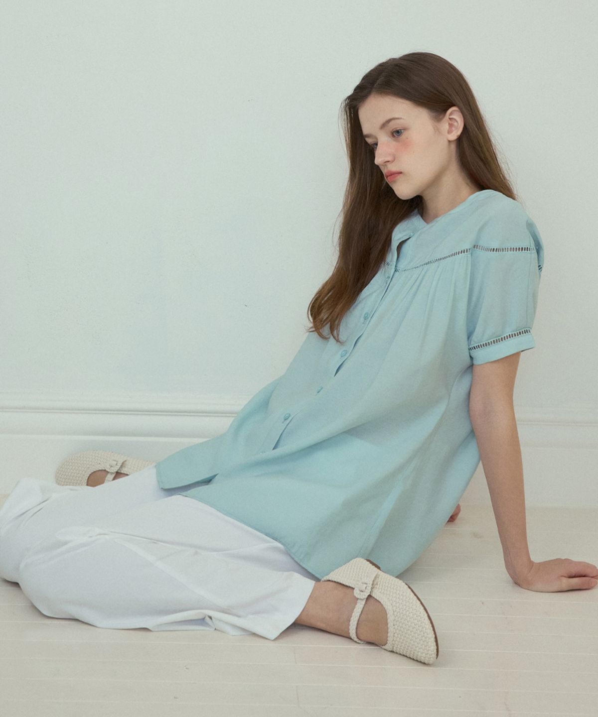 아우어노스텔지아(OURNOSTALGIA) boho lace mini blouse_ASH BLUE(O25-BL03)